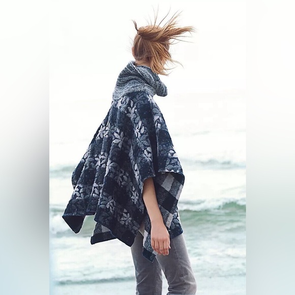 Gorgeous Anthropologie reversible poncho sweater EUC - Picture 5 of 7